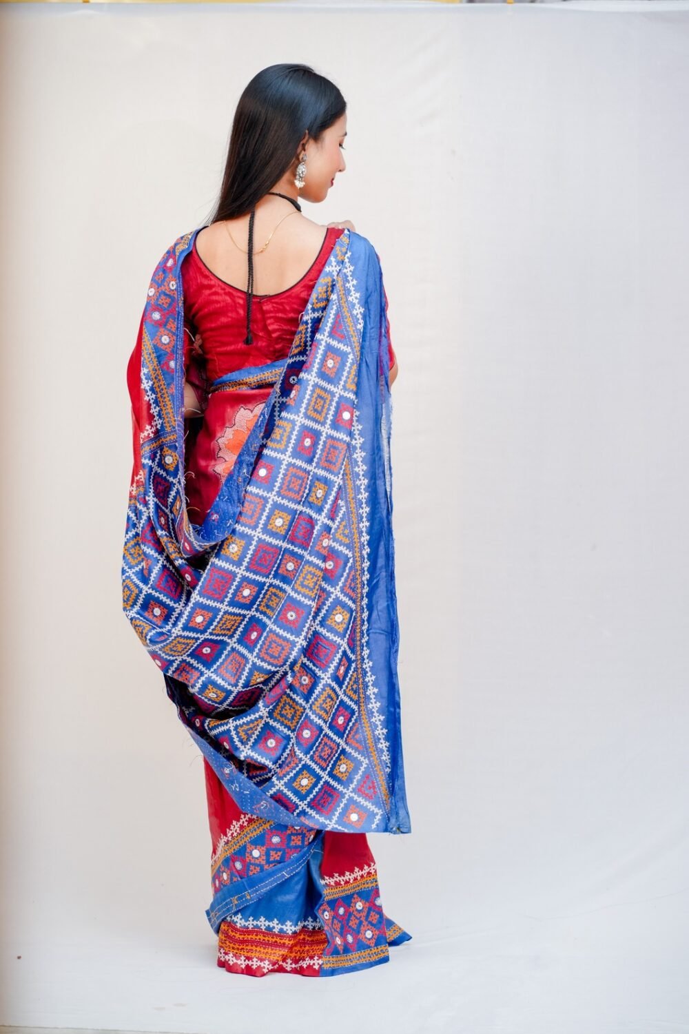 Tussar kantha Gujarati fusion Saree - Image 4